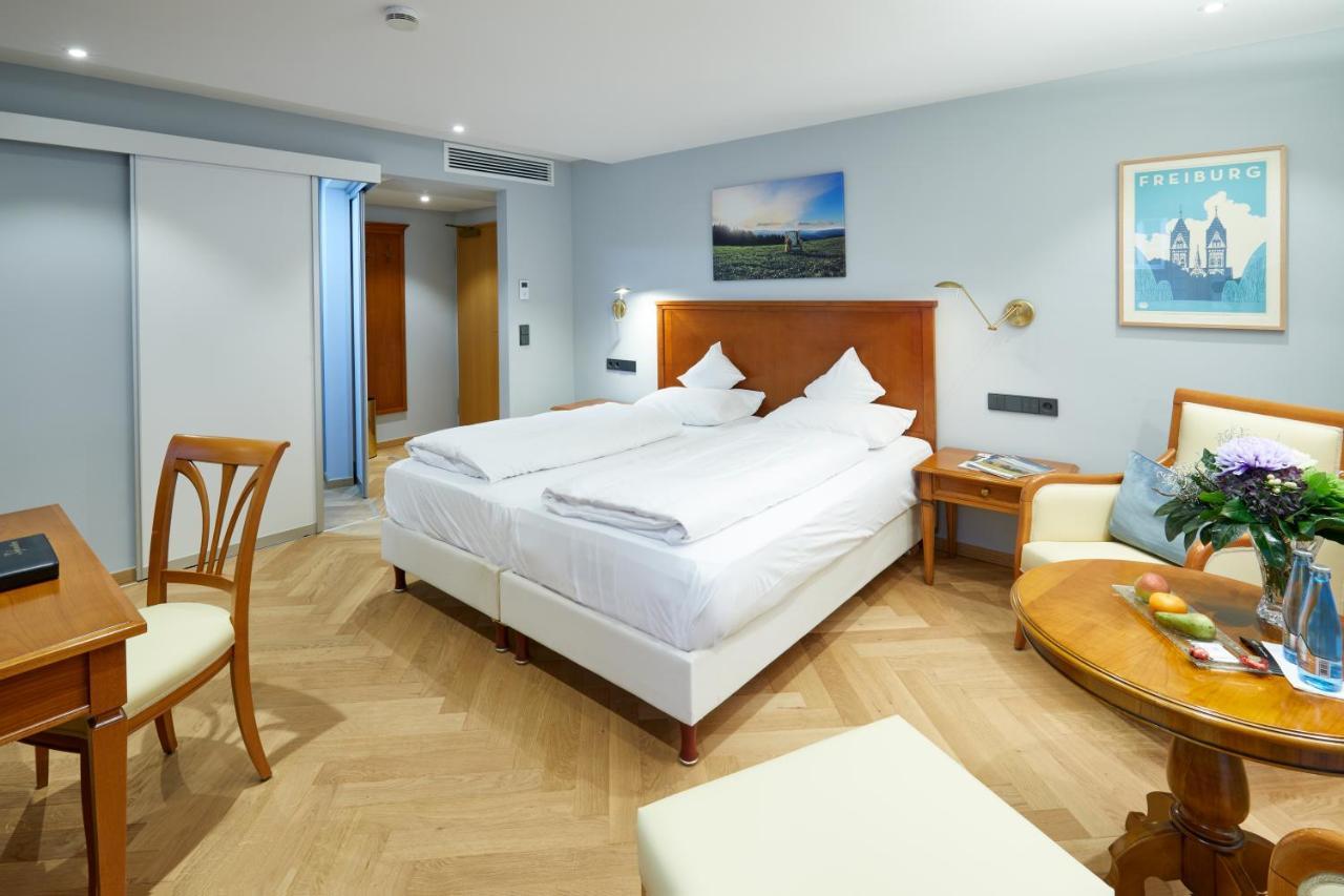 Erfurths Bergfried Ferien & Wellnesshotel Hinterzarten Zewnętrze zdjęcie