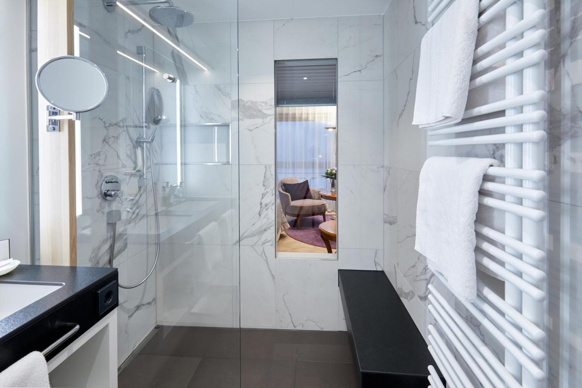 Erfurths Bergfried Ferien & Wellnesshotel Hinterzarten Zewnętrze zdjęcie
